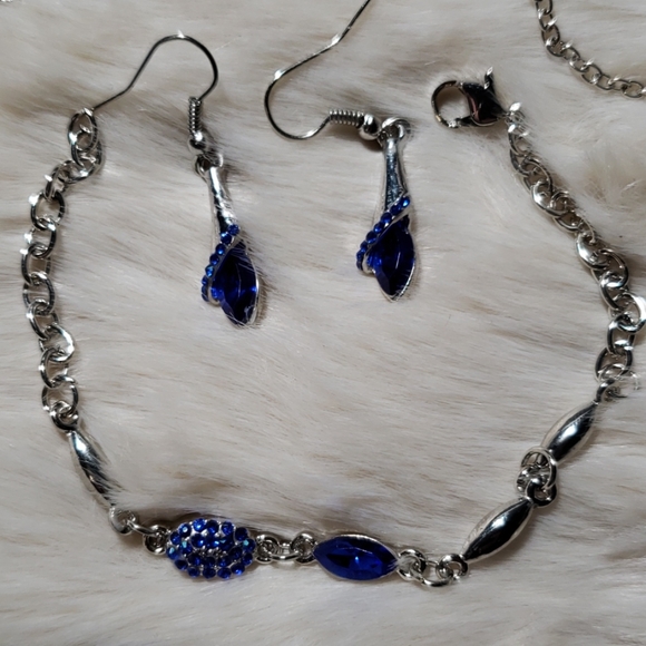 Earing, Necklace, Bracelet set - Picture 3 of 6
